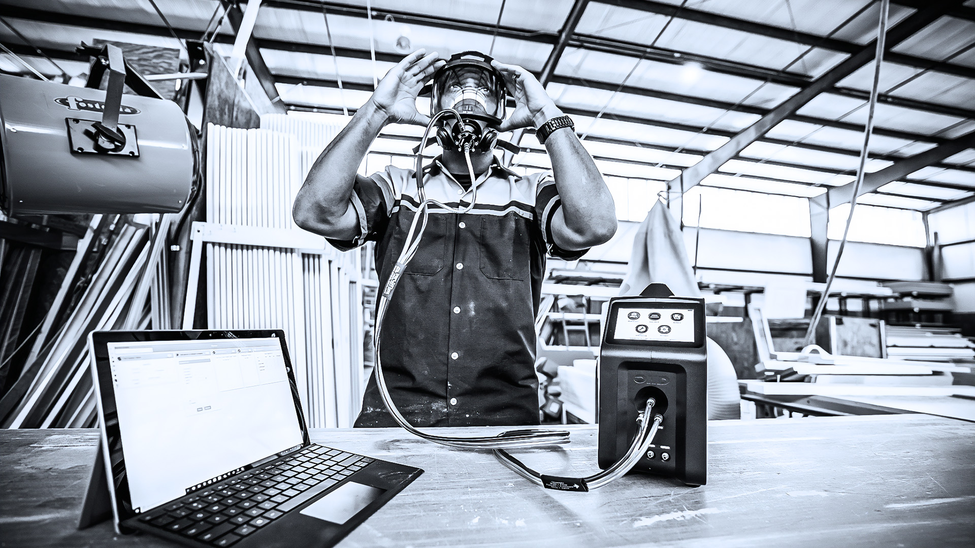 Man in full face mask uses the QuantiFit2 to check his masks fit.